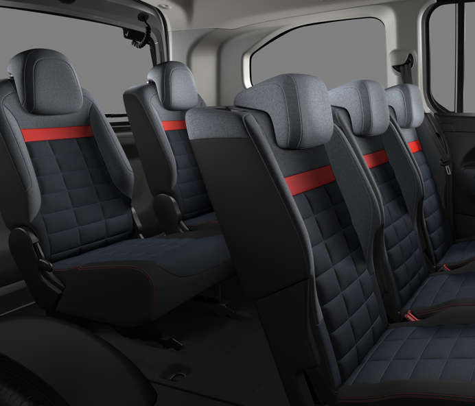 Другий і третій ряд сидінь у салоні Citroën Berlingo